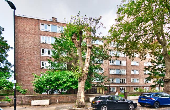 Amazing 3 Bed Overlooking Victoria Park E9 Main Photo