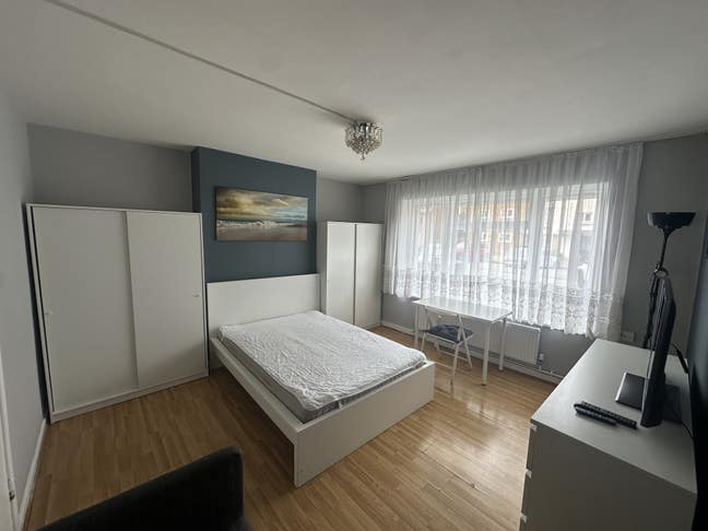 Large Room- Twice A Week Cleaner- Ideal for Couple Main Photo