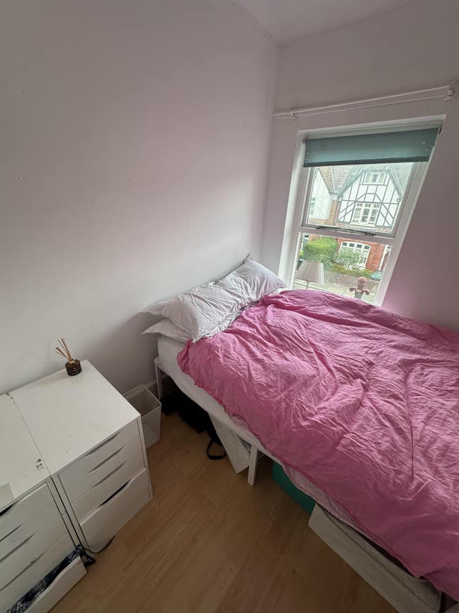 Room to rent for a month in Crouch End, London Main Photo