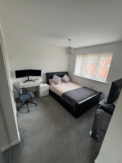 Double En-Suite Room (13min walk - George Eliot) Main Photo