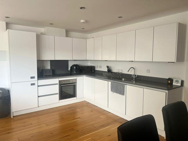 Gorgeous 1BR Flat with Balcony Main Photo
