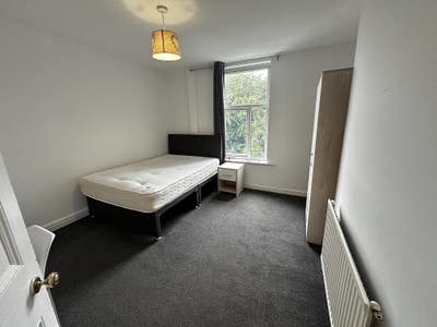 Spacious double ensuite room  Main Photo