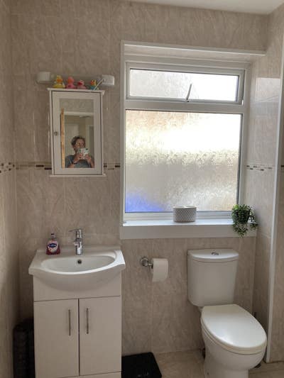 Newly refurbished large double bedroom Main Photo