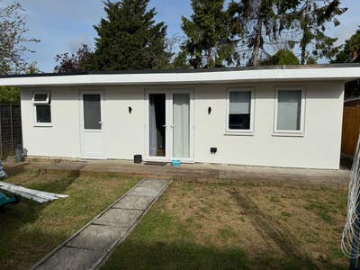 1 large room studio apartment Main Photo