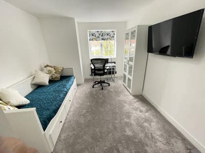 Luxury Double,furnished  Studio   “Ladies  Only” Main Photo