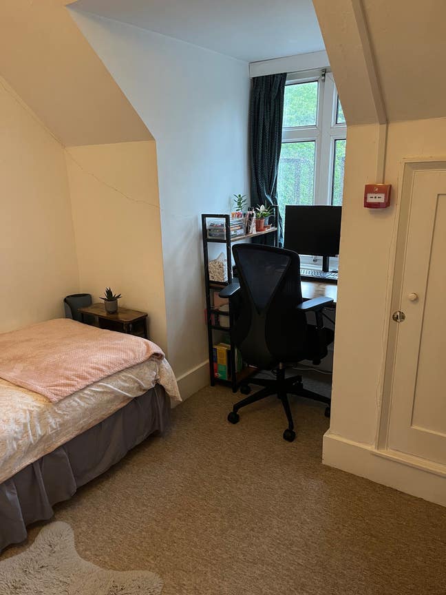 Room in friendly and quiet area near city centre. Main Photo