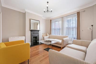 Double room with En-suite in Victorian Maisonette  Main Photo