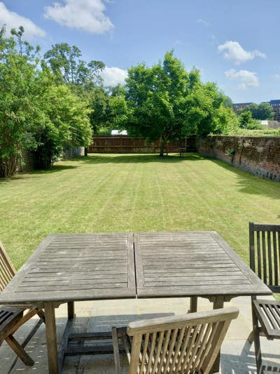 Double room, parking, bills & cleaner incl. Main Photo
