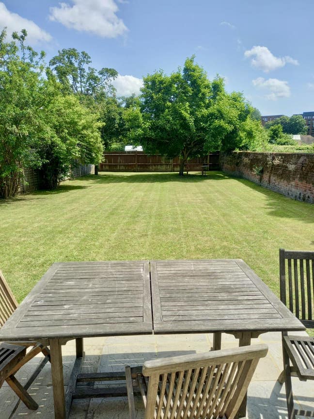 Double room, parking, bills & cleaner incl. Main Photo