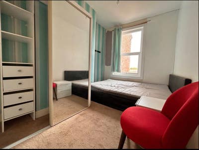 Beautiful double room in NG7 Main Photo