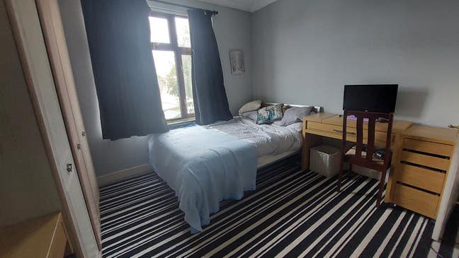 Large double room in family house Main Photo
