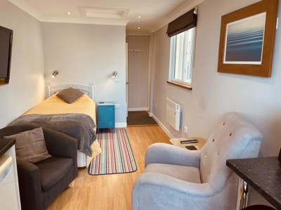 Self-contained unit available to rent Main Photo