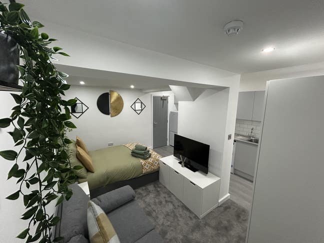 Stylish Self contained flat Main Photo