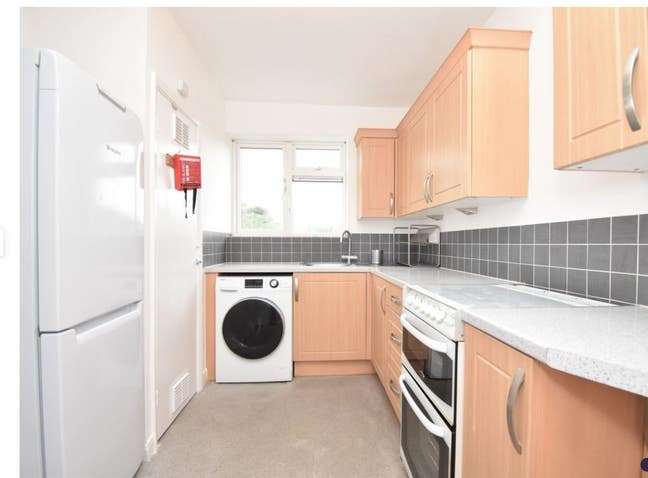 2 Double Bedroom Flat in Burnhurts - End of Jul Main Photo