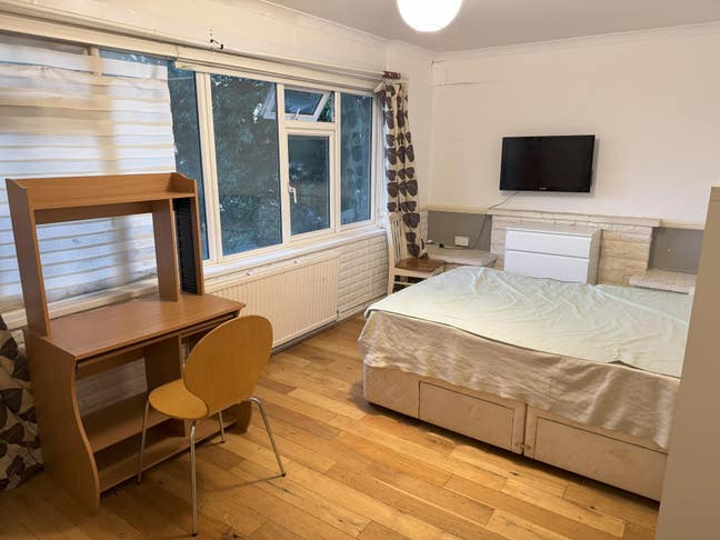  Rooms  in  Shared  House & Parking  - SM2 Main Photo