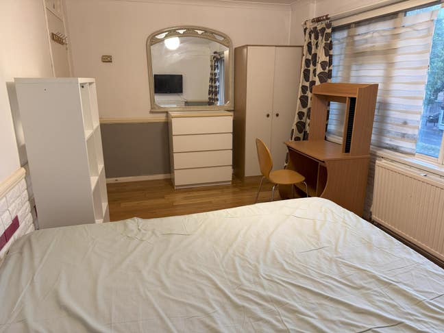    Rooms   in   Shared   House  Sutton   -  SM2  Main Photo