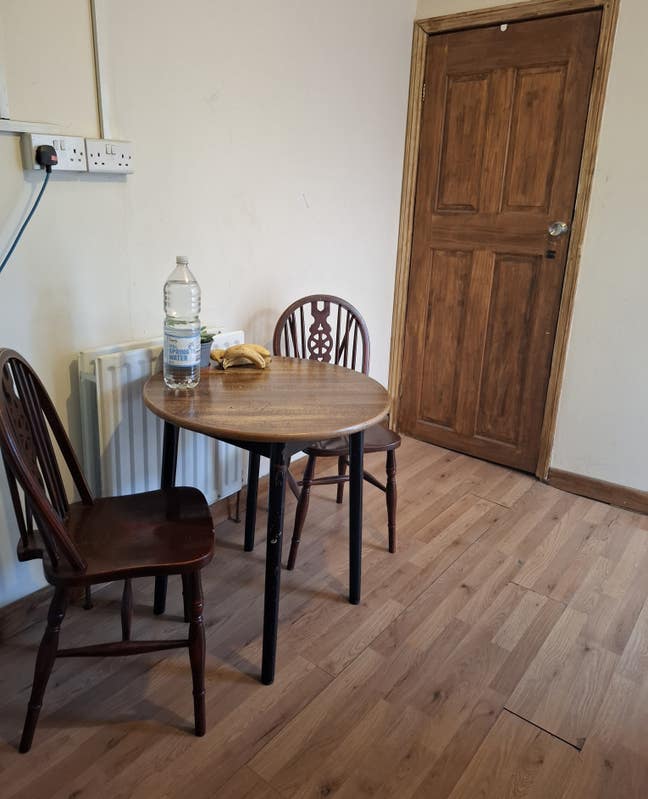 Cozy Single Room in SW19 – Minutes from Tube & 24- Main Photo