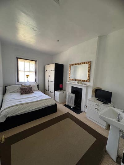 Beautiful & Spacious Double Bedroom Main Photo