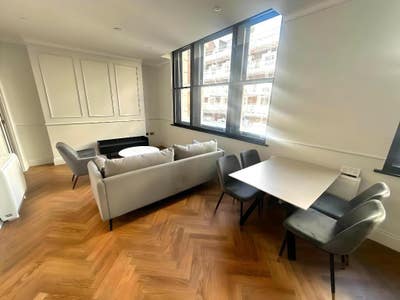 En suite room available in amazing property! Main Photo