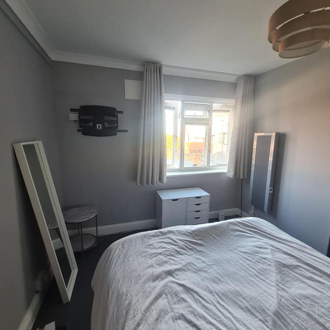 Spacious Double Room in Town Centre – 5 Minutes fr Main Photo