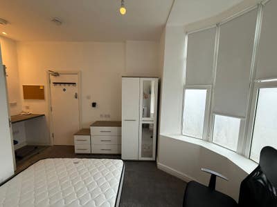 New Modern En-Suite Double Room – All Bills Incl Main Photo