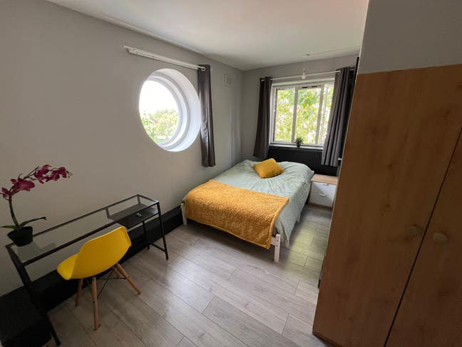  Spacious Double Room in Prime Location –Bills INC Main Photo