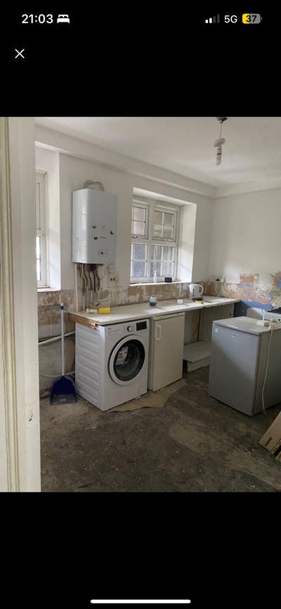 4 bed with living room opp Stockwell St 143ST Main Photo