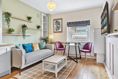 Hidden Gem: Furnished 1-Bedroom in London Bridge Main Photo