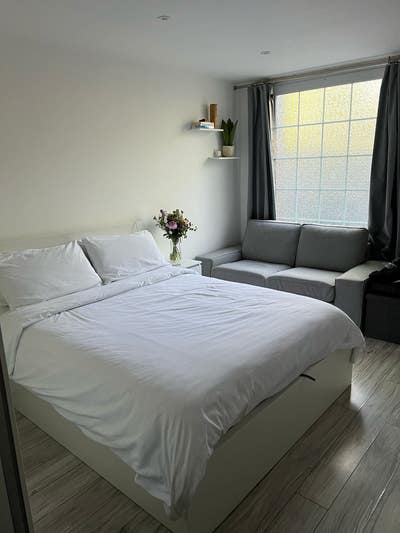 Large double room with en-suite toilet and garden Main Photo