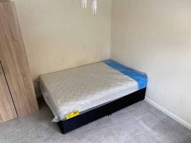 Large Double Room Available! Main Photo
