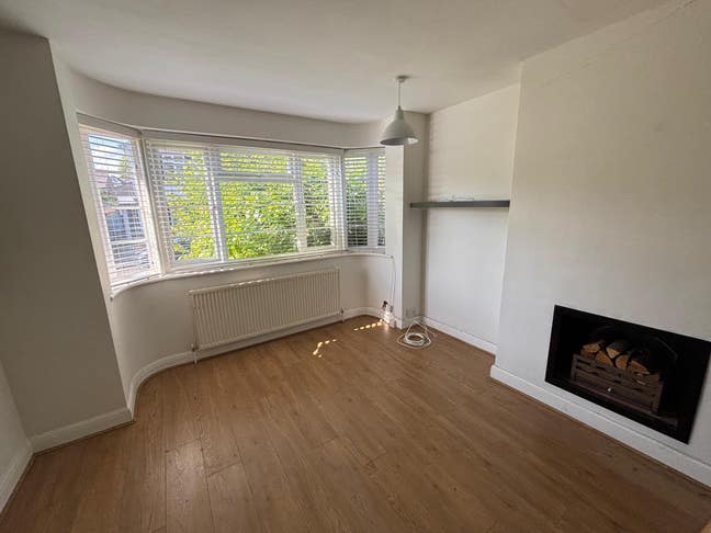 Room Available in 2-Bed Flat – Kingston/Norbiton Main Photo