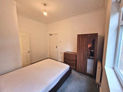 ** Brand New House, En Suites, All Bills Included! Main Photo