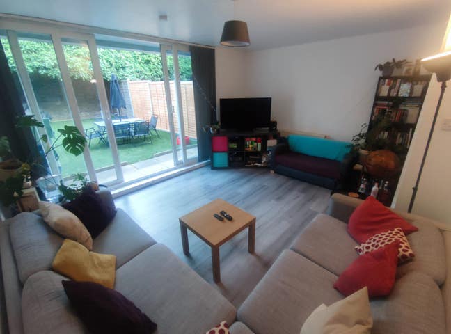 Double Room + Office in Great Location! Main Photo