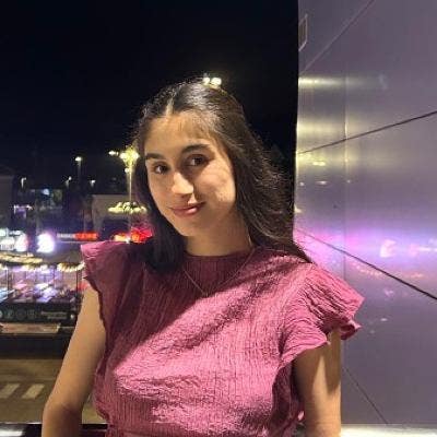 I'm Andrea, and I'm searching for a room.  Main Photo
