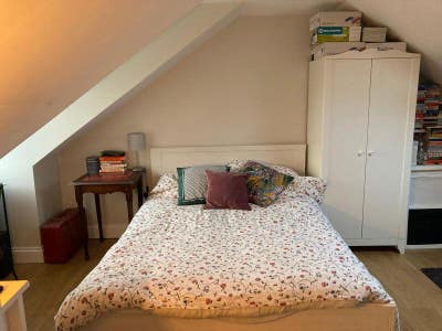 A lovely ensuite room and a bright double room Main Photo