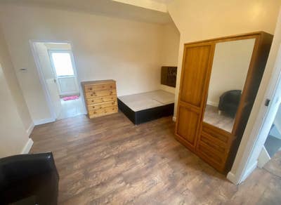 Modern one bed flat for single/couples Main Photo