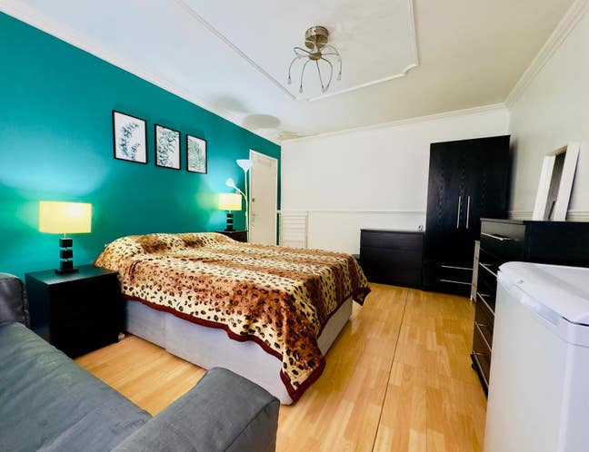 Very Large Room, Prime Location, Canary Wharf Main Photo