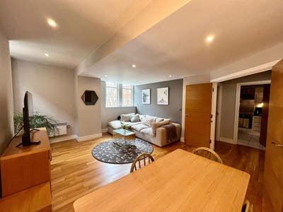 Gorgeous Double in Westminster with Own Bathroom Main Photo