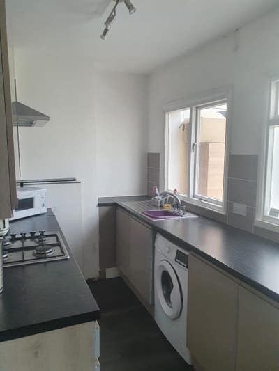 Double room available in a house with garden  Main Photo