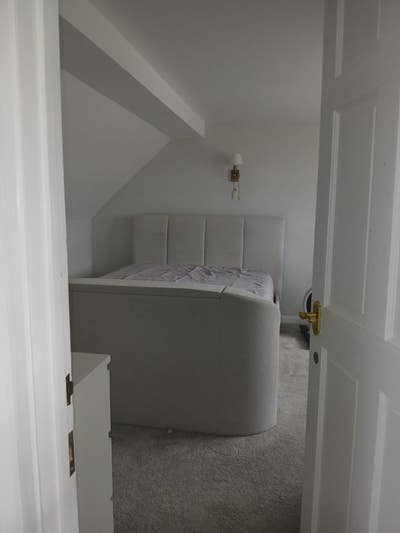 Large loft double room available in SM1 area Main Photo