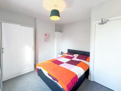 Modern Double in 5‑Bed – Central, Bills Included Main Photo