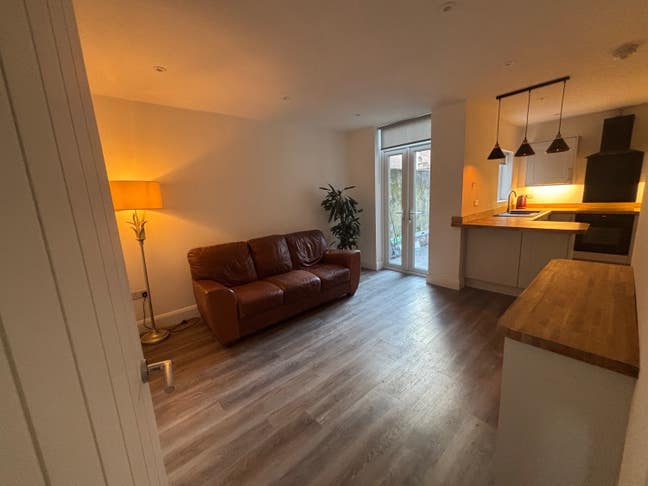 Newly refurbished 3 bed house close to City Centre Main Photo