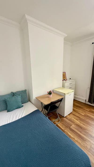 Spacious Single Room 6’ to Wembley Park Main Photo