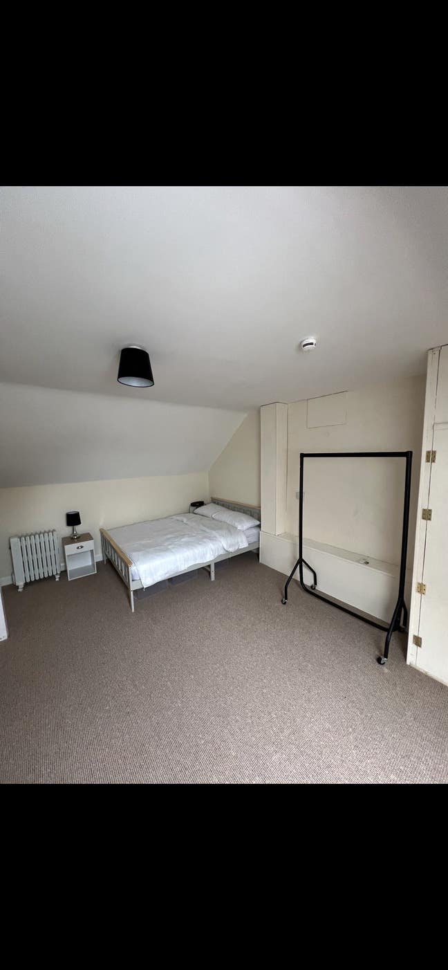 Large double room for rent central Wells Main Photo