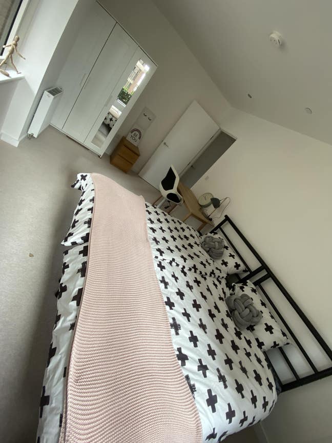 Flatmate wanted - Spacious room in lux home Main Photo