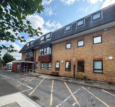 Large Guardianship property - Chiswick Main Photo