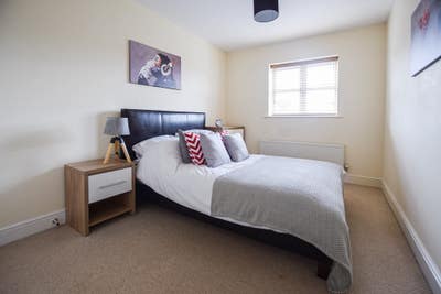 Large Double, Modern Property, Fibre Bb  Main Photo