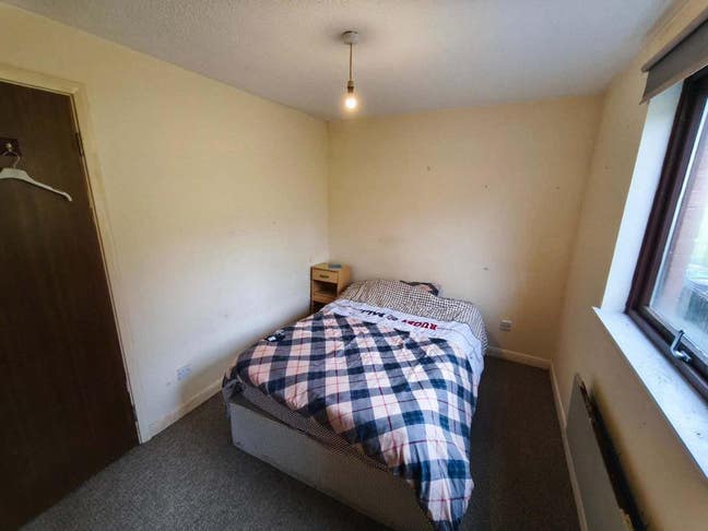 A furnished double room available Main Photo