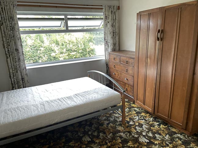 Doubel room to rent near JR, Brookes ,city center Main Photo