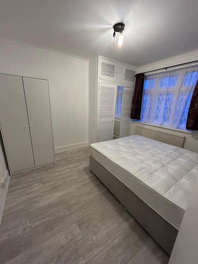 Double room avaiiable in RM12 4BU -   £850 PCM Main Photo